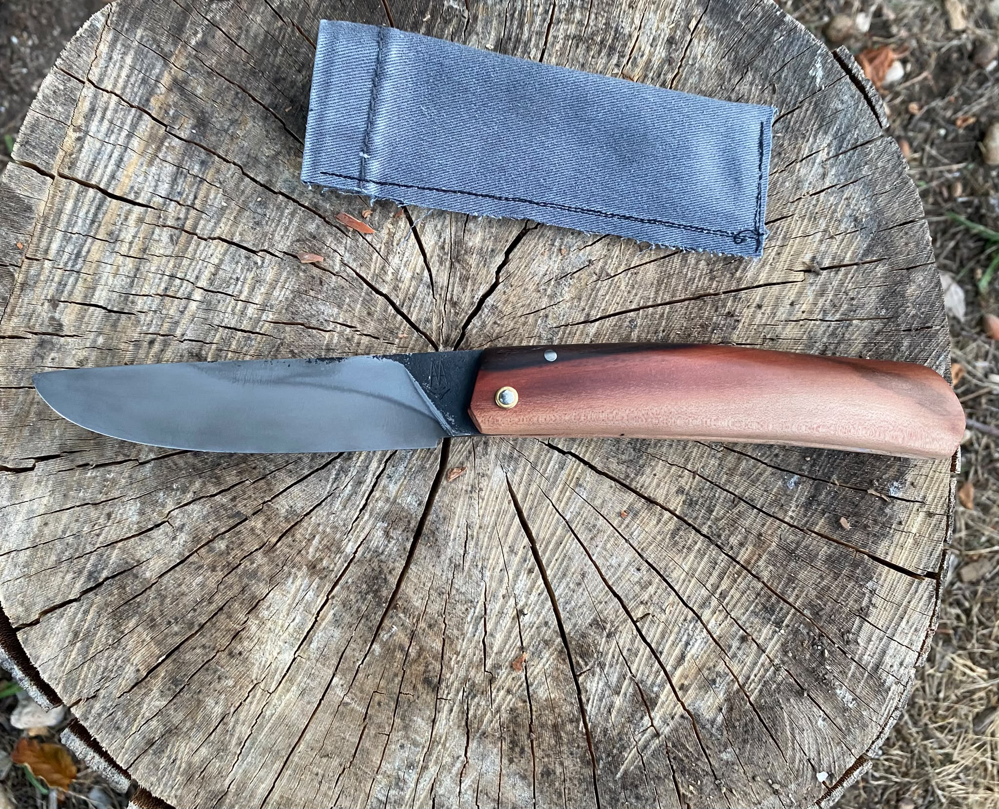 Couteau pliant 2 clous arbousier